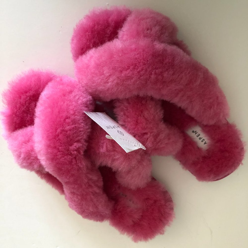 ASPEN Girls Crisscross Sheepskin Slippers XL Hot Pink - Picture 2 of 6